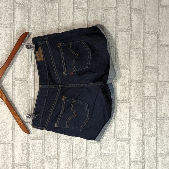 Levi's Dark Wash Cuff Hem Shorts Size 28 - Picture 5 of 5